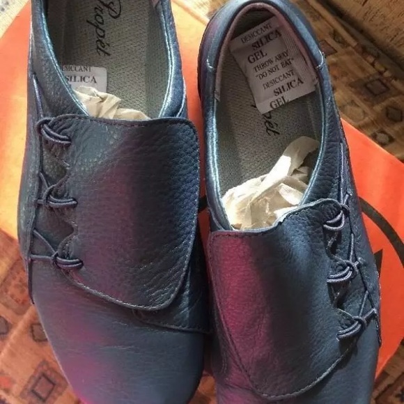 Propet Tawny 9.5 B (M) Navy Leather Walking Shoes - Picture 2 of 7